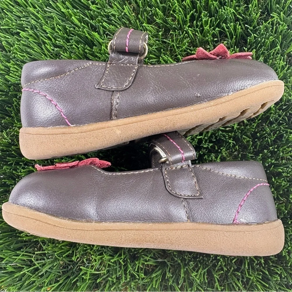 See Kai Run Brown Leather with Pink Flowers Hook & Loop Mary Jane Shoes | Size 5